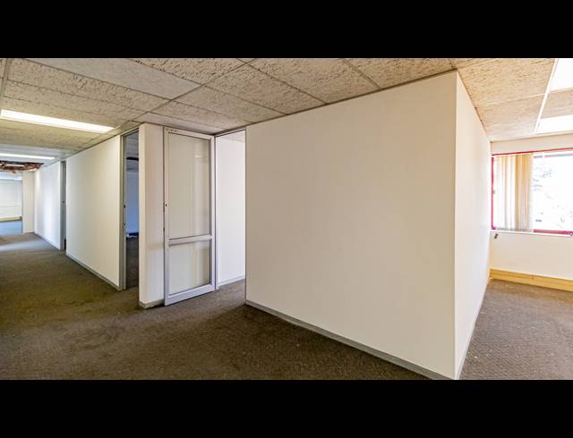 393M² OFFICE TO LET IN FERNDALE